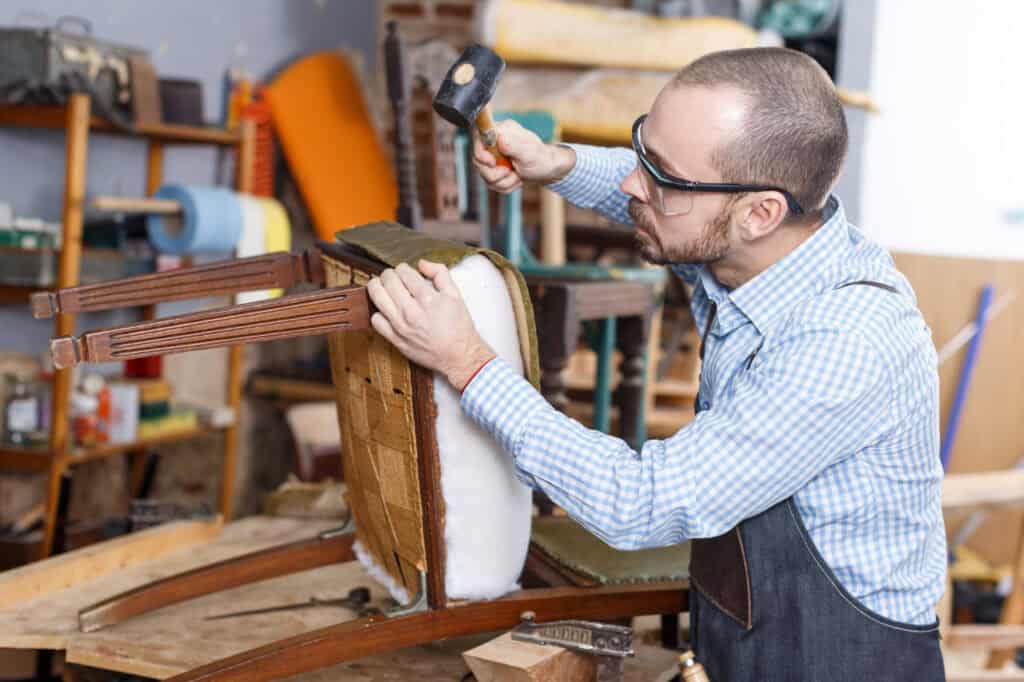 Tarif tapissier pour un fauteuil classique