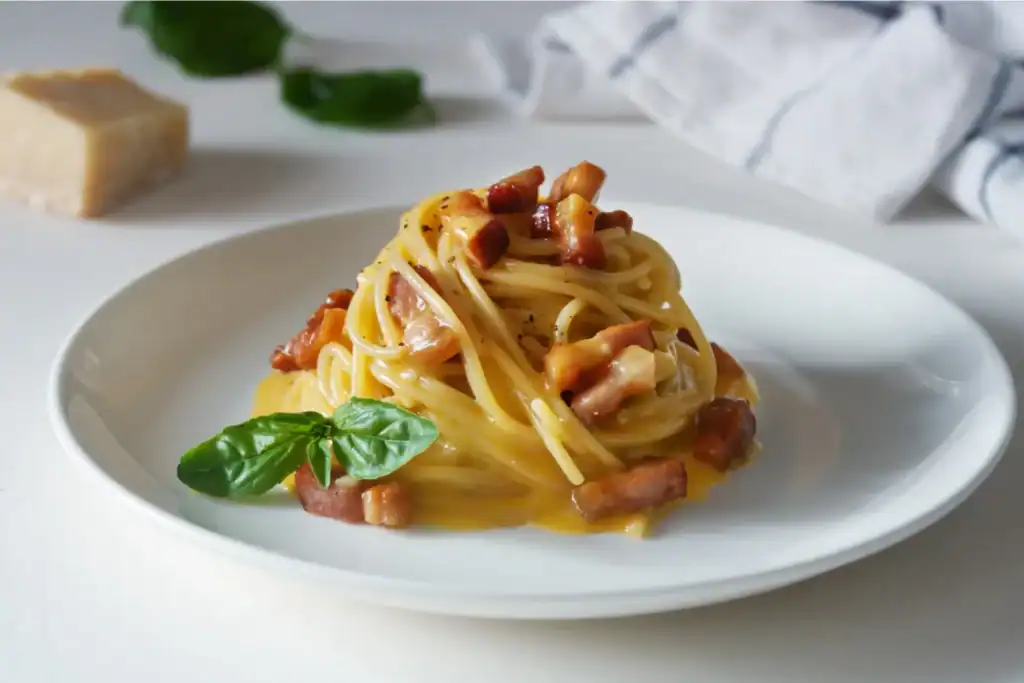 Pâtes carbonara au guanciale : la vraie recette italienne pas à pas 4 Pâtes carbonara au guanciale vraie recette