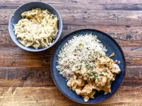 Poulet au beurre de cacahuète et lait de coco