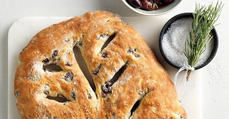 Recette de fougasse aux olives maison : moelleuse et dorée comme en Provence 2 Recette de fougasse aux olives maison