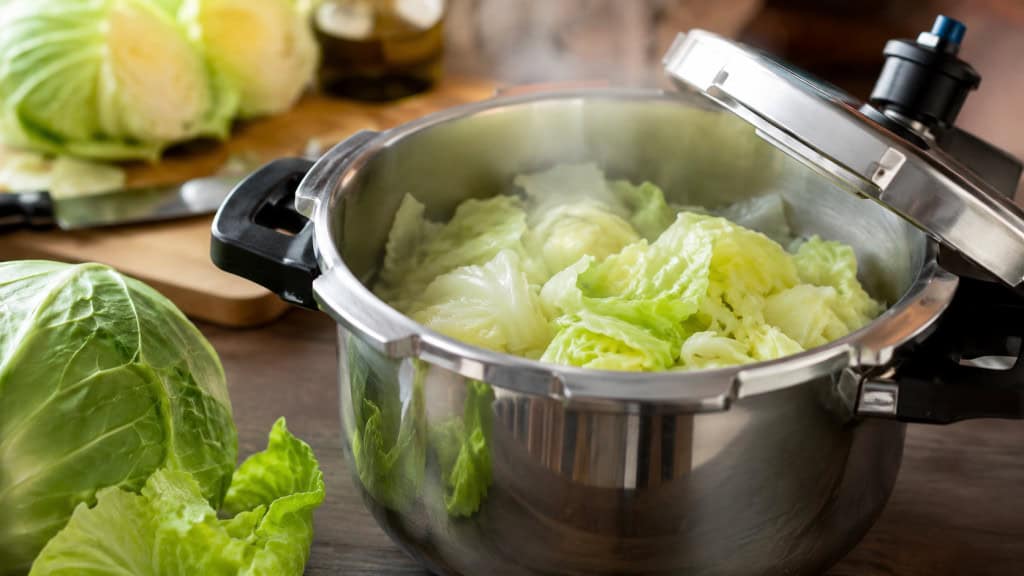 Cuisson du chou vert à la cocotte-minute
