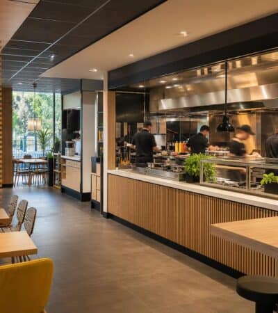 McDonald's Next : le fast-food sans comptoir, à cuisine ouverte
