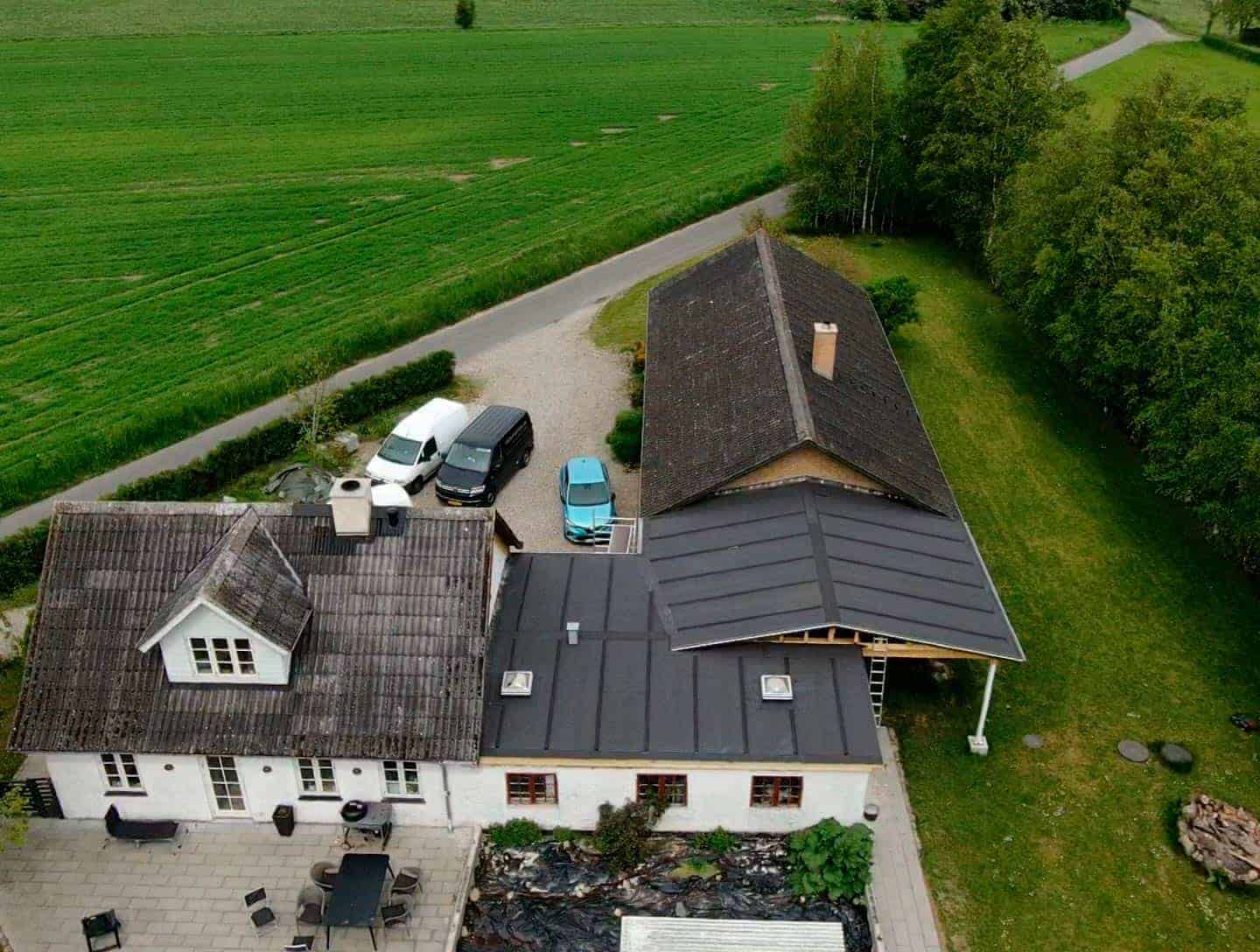 Hus med tagpap på hjørnesamling