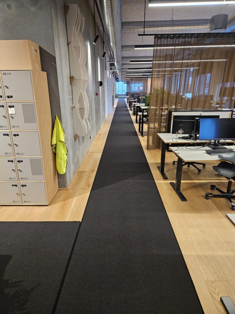 Kontorløber (Mod dør)