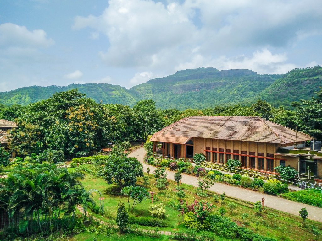 Green-Buildings-at-Govardhan-Ecovillage-1.jpg