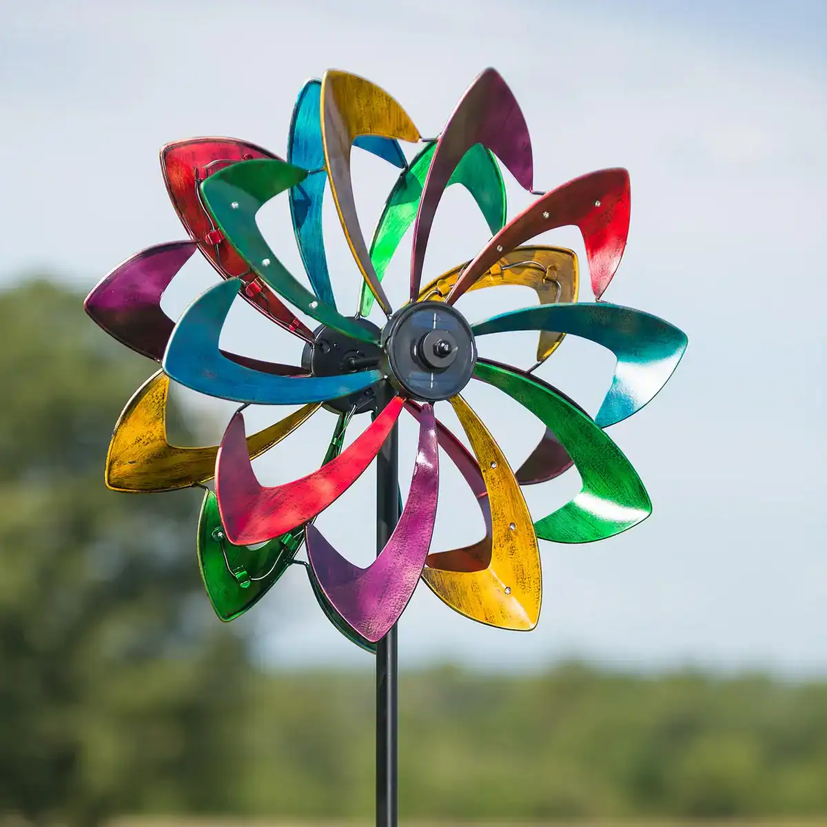 solar wind spinner with bi-direction rotors