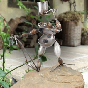 tophat frog metal sculpture