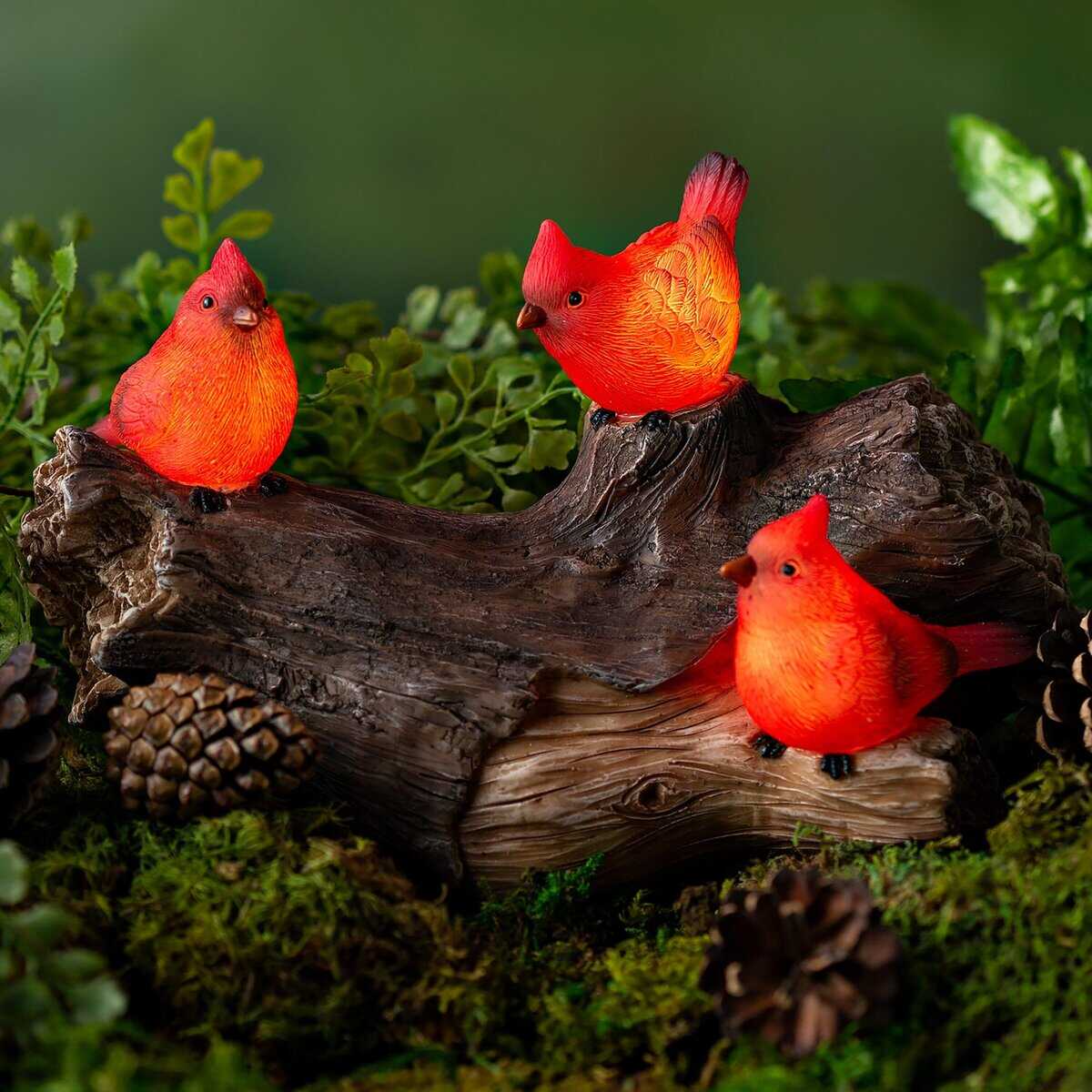 Memorial Garden Statue, Solar Cardinal Family On Wooden Log, 5"H