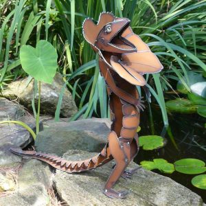 metal lizard sculpture