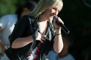 Südkurier: Steißlingerin singt sich nach oben