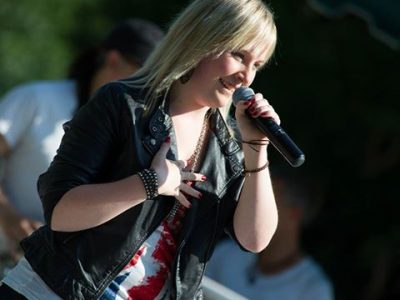 Südkurier: Steißlingerin singt sich nach oben