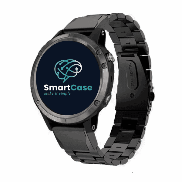 שעון חכם עם לוגו SmartCase על המסך, עם רצועת מתכת שחורה, המותאם לשימוש יומיומי ואופנתי.