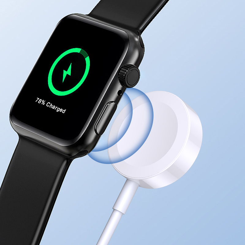 שעון Apple Watch מחובר למטען אלחוטי מגנטי עם תצוגת טעינה של 78%.