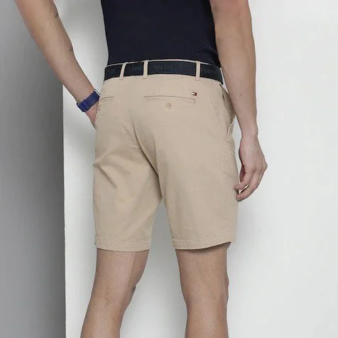 TOMMY HILFIGER MEN'S BELTED CHINO SHORTS 9" INSEAM - Image 2