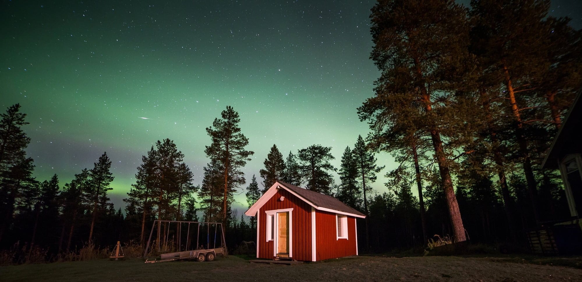 Ferie i Finland, hvis det skal være lidt vildt 3 A beautiful green and red aurora dancing