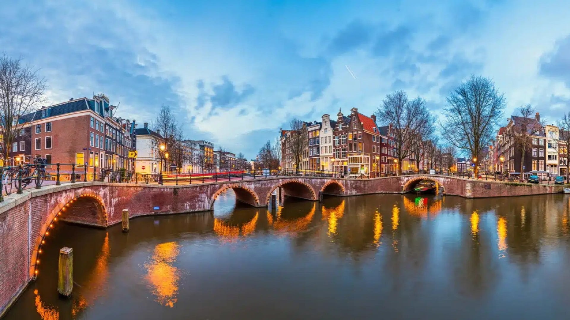 Amsterdam er et af de mest populære turistmål i Holland