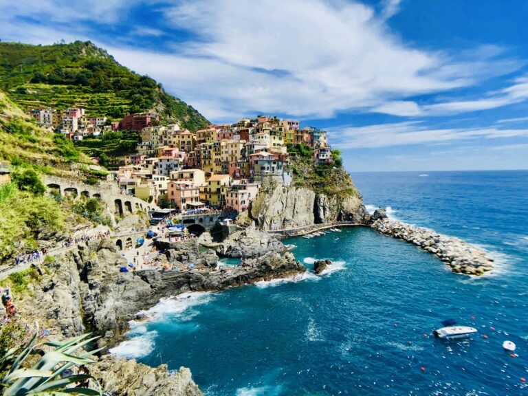 Positano – farverige terrasserede huse ned mod Middelhavet på Amalfikysten