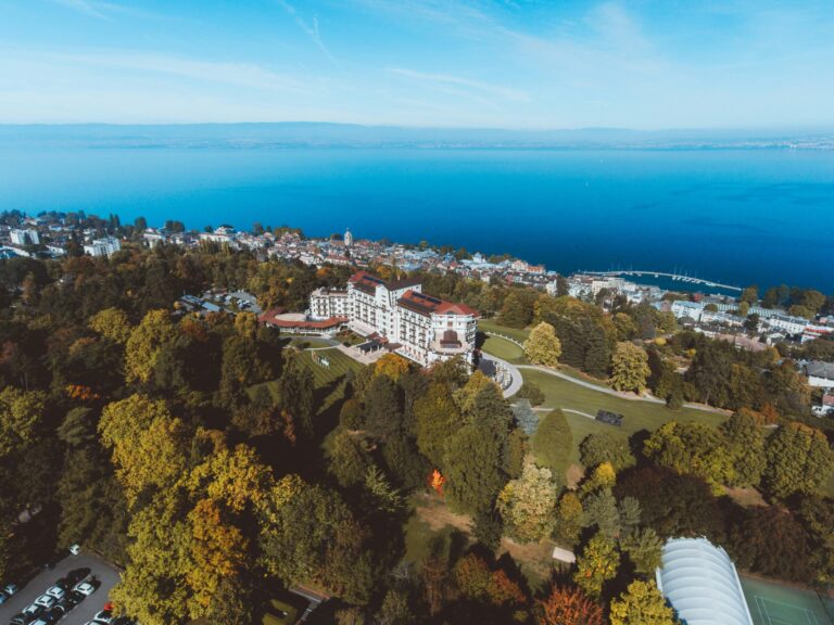Évian-les-Bains i Frankrig Unsplash