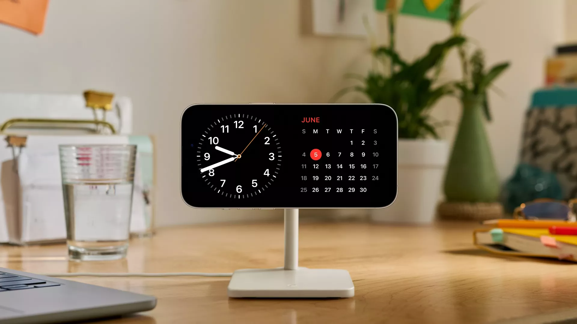 Illustration Representing The Power-Saving Capabilities And Enhanced User Experience Of Standby In Ios 17.