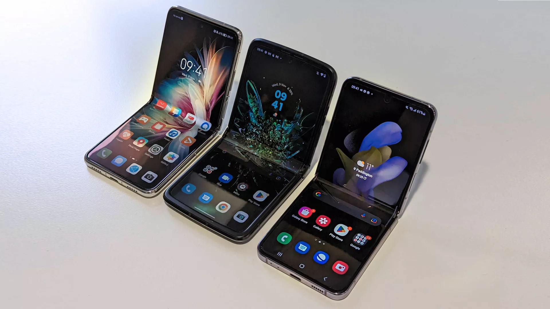 Motorola Razr 40 Ultra And Galaxy Flip 4 Side By Side