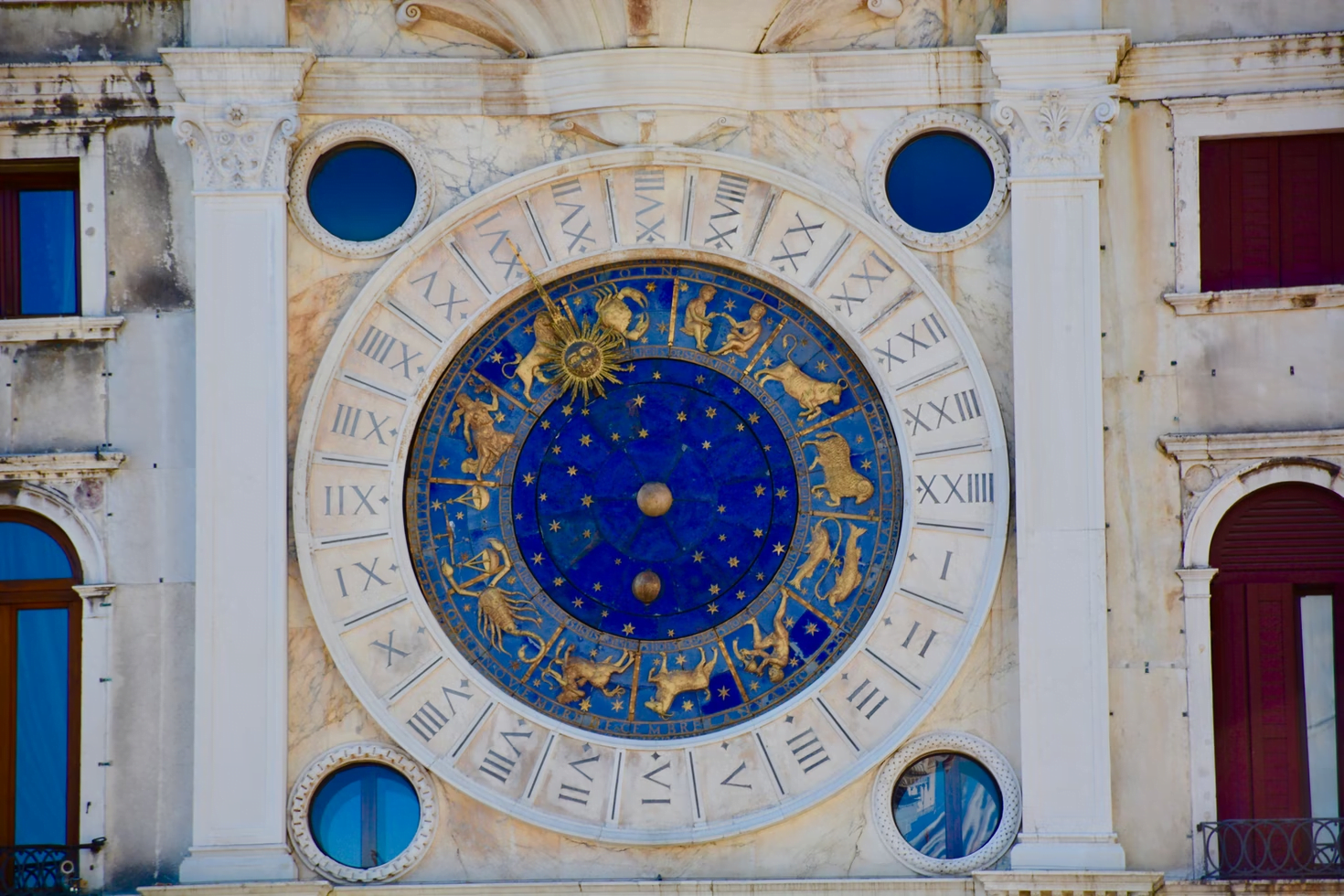 Horoscopes Vs Tarot Cards