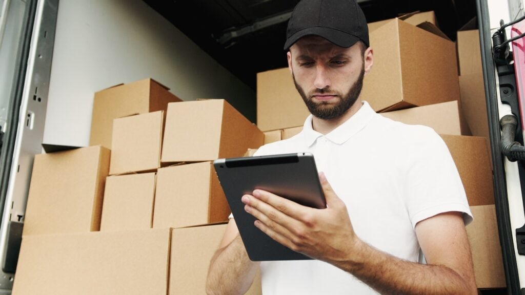 The Dos And Don'Ts Of The Moving-In Process 3 Hiring Professional Movers As An Example Of The Dos And Don'Ts Of The Moving-In Process