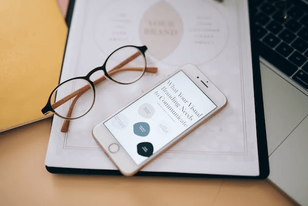 What Goes Into A Successful Branding Strategy? 2 What Goes Into A Successful Branding Strategy? 2