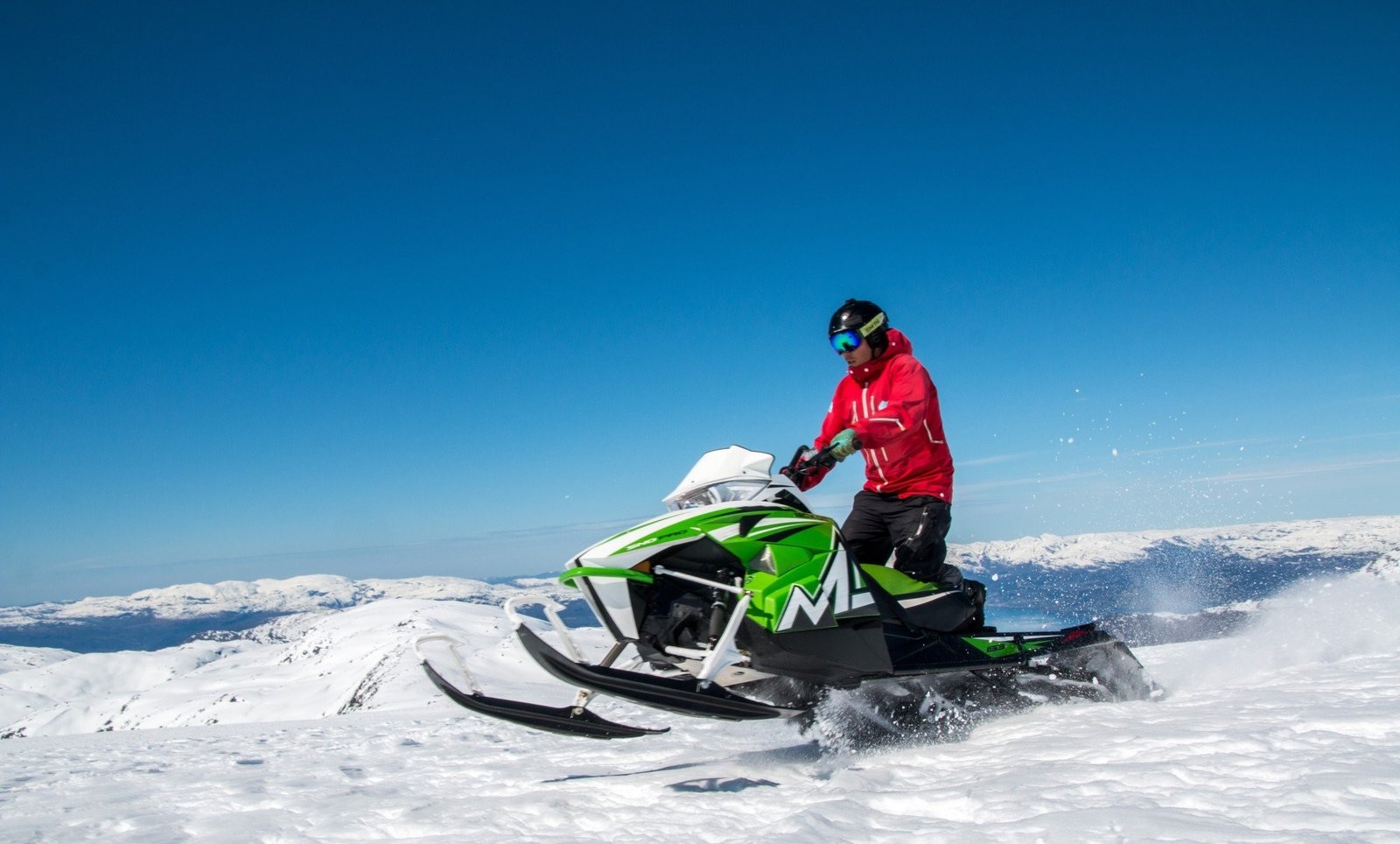 Benefits Of Switching To An Electric Snowmobile For Your Winter Adventure