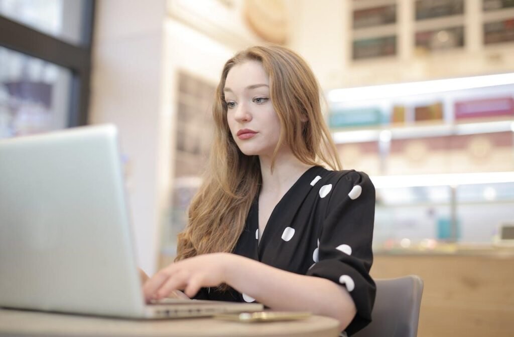 Simple And Effective Ways To Make Some Extra Money Online 2 Simple And Effective Ways To Make Some Extra Money Online 1