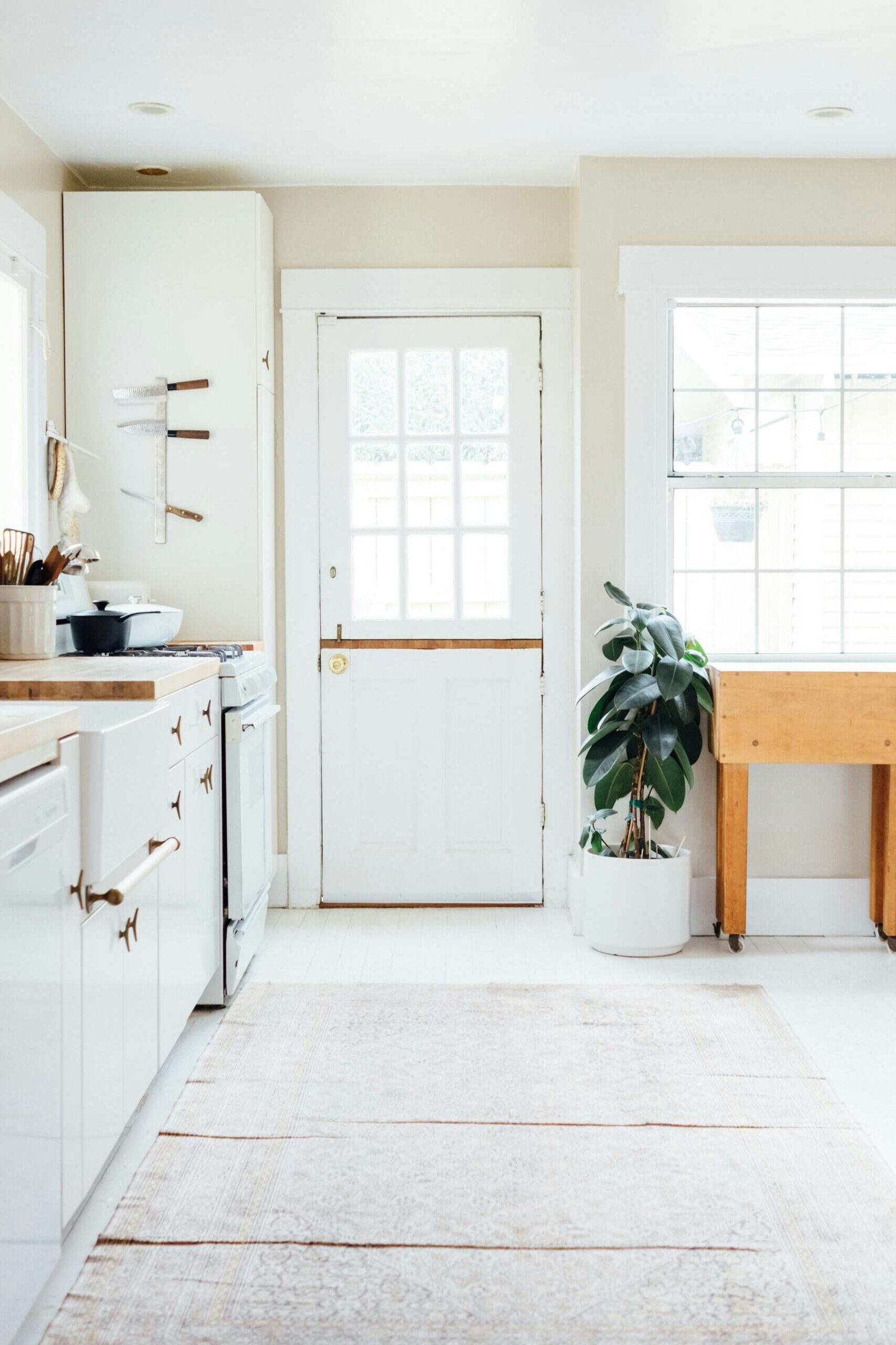 Upgrade Your Kitchen Game: Discover The Beauty Of Modern Kitchen Cabinets 1