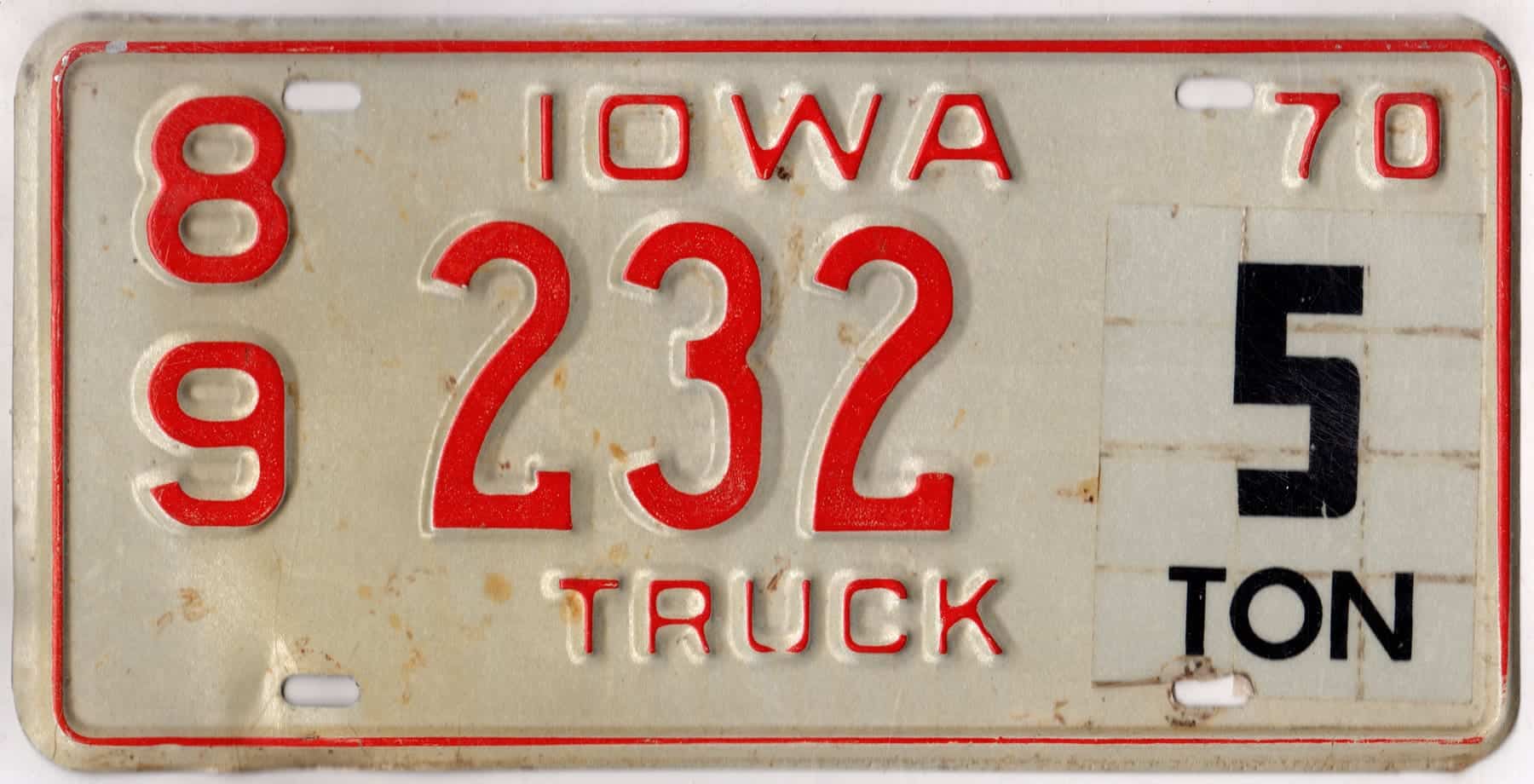 Iowa 1970 5 ton truck license plate #89-232