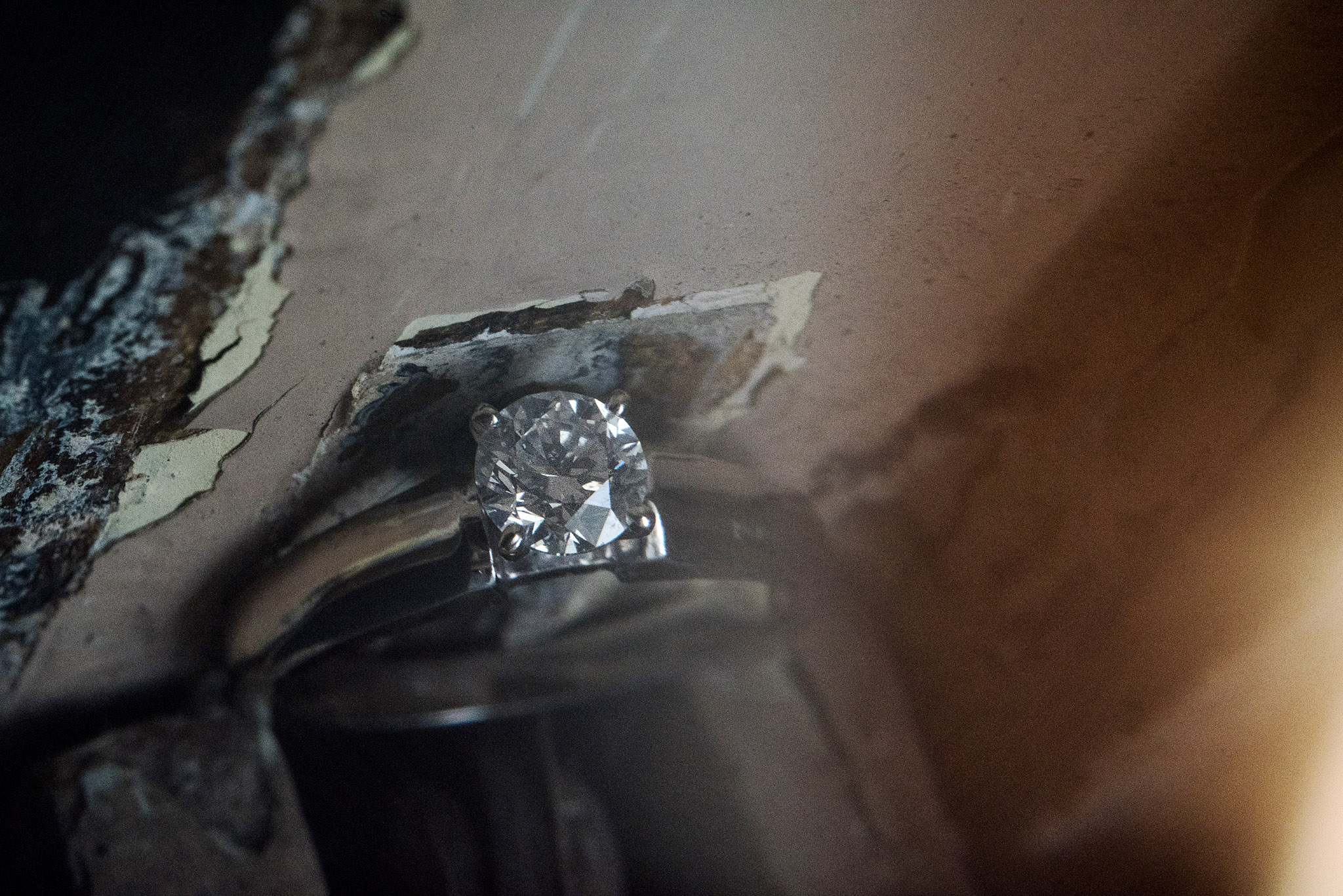 Freelensing, wedding rings, moody, dark, chipped paint, grunge, Moody Monday, Photo Projects