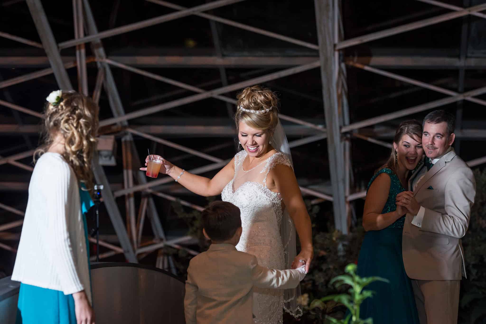 Wedding photography at the Foellinger-Freimann Botanical Conservatory in downtown Fort Wayne, Indiana by Kasey Wallace Photography