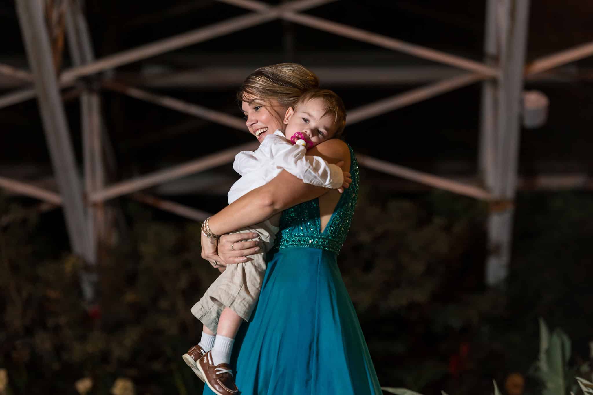 Wedding photography at the Foellinger-Freimann Botanical Conservatory in downtown Fort Wayne, Indiana by Kasey Wallace Photography