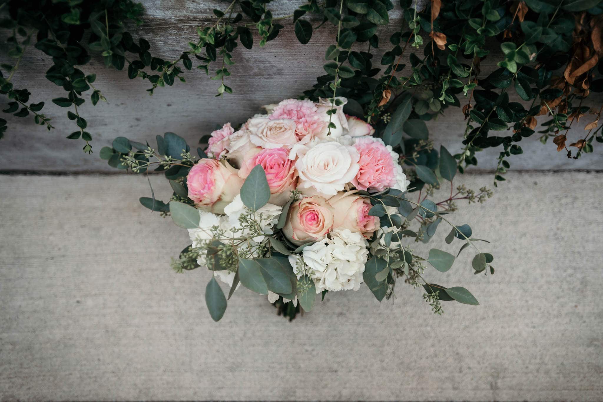 Art Deco inspired summer wedding at the Foellinger-Freimann Botanical Conservatory in Fort Wayne, Indiana by Kasey Wallace Photography