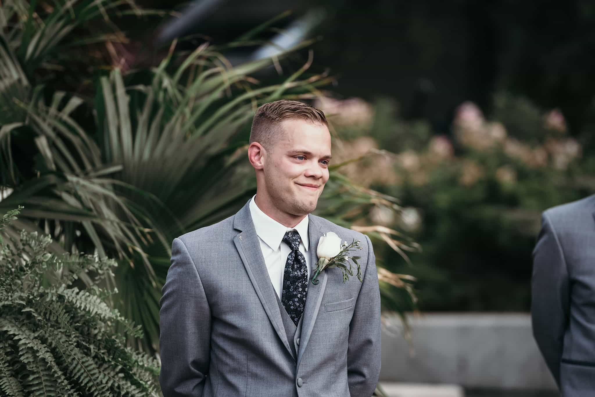 Art Deco inspired summer wedding at the Foellinger-Freimann Botanical Conservatory in Fort Wayne, Indiana by Kasey Wallace Photography