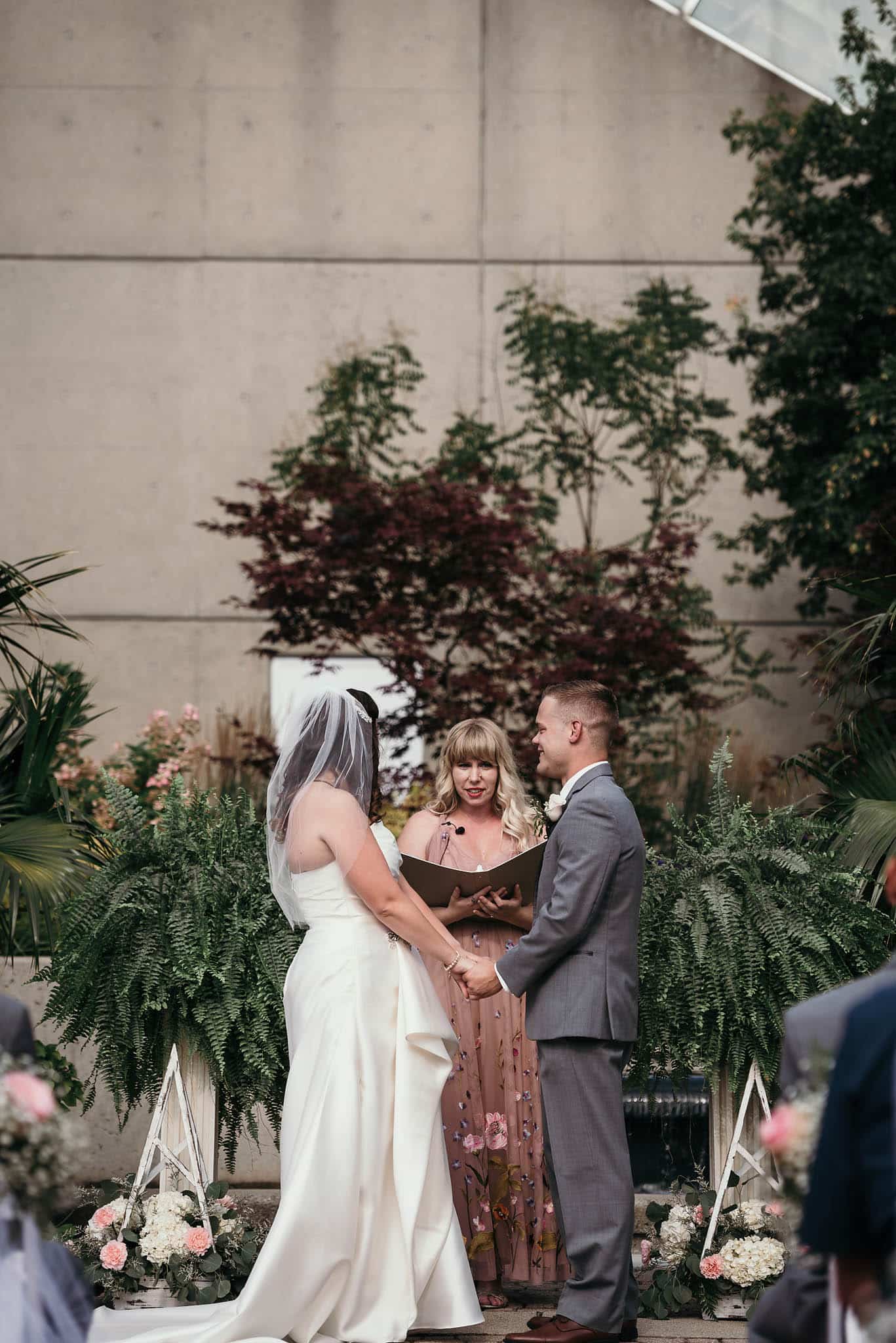 Art Deco inspired summer wedding at the Foellinger-Freimann Botanical Conservatory in Fort Wayne, Indiana by Kasey Wallace Photography