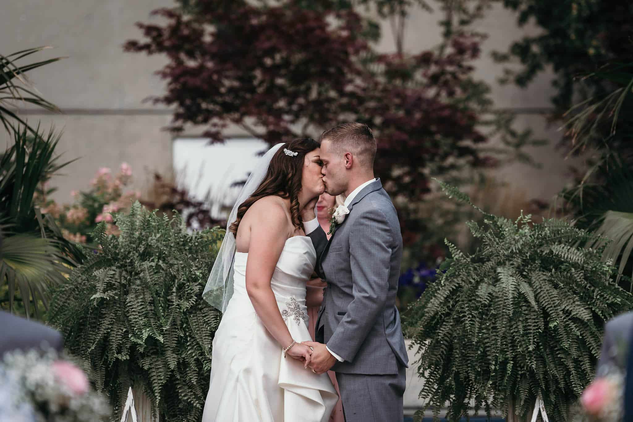 Art Deco inspired summer wedding at the Foellinger-Freimann Botanical Conservatory in Fort Wayne, Indiana by Kasey Wallace Photography