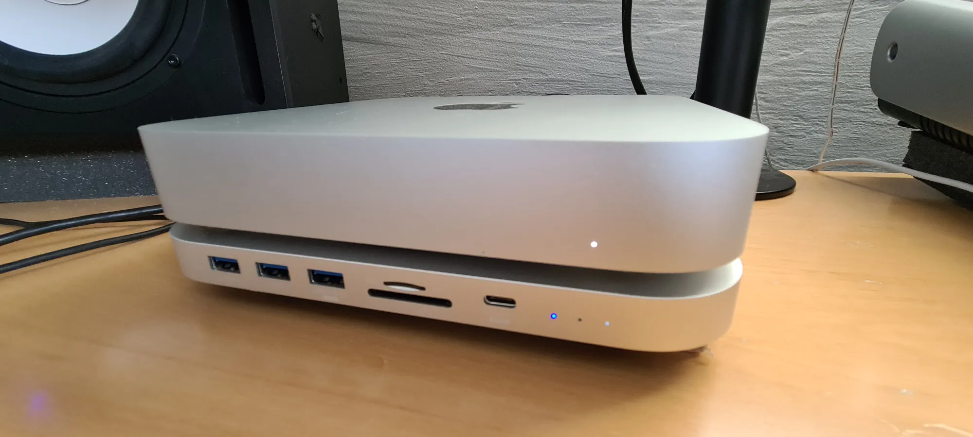 Mac M2 Pro and Hub