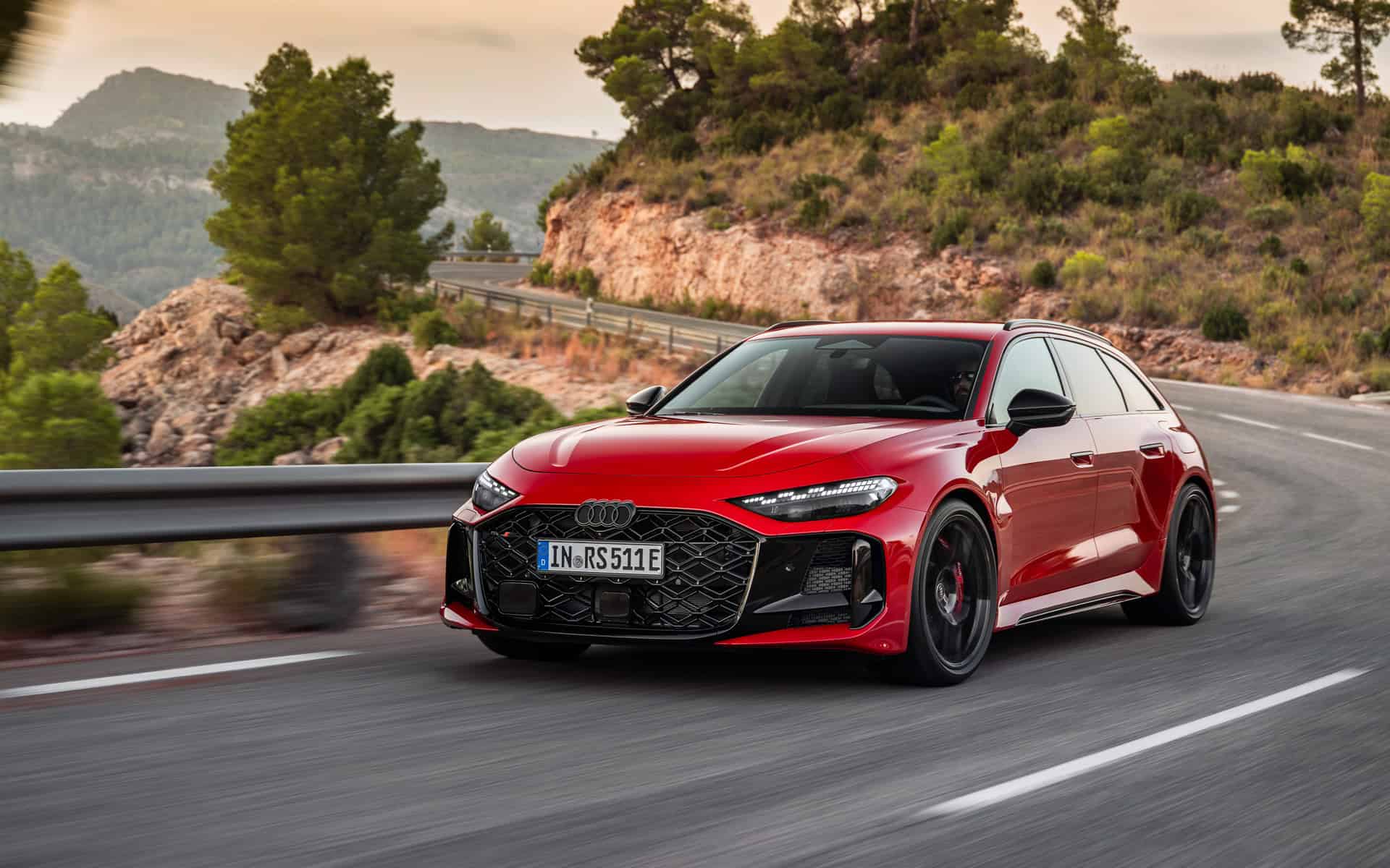 Audi RS 5 Driving on road