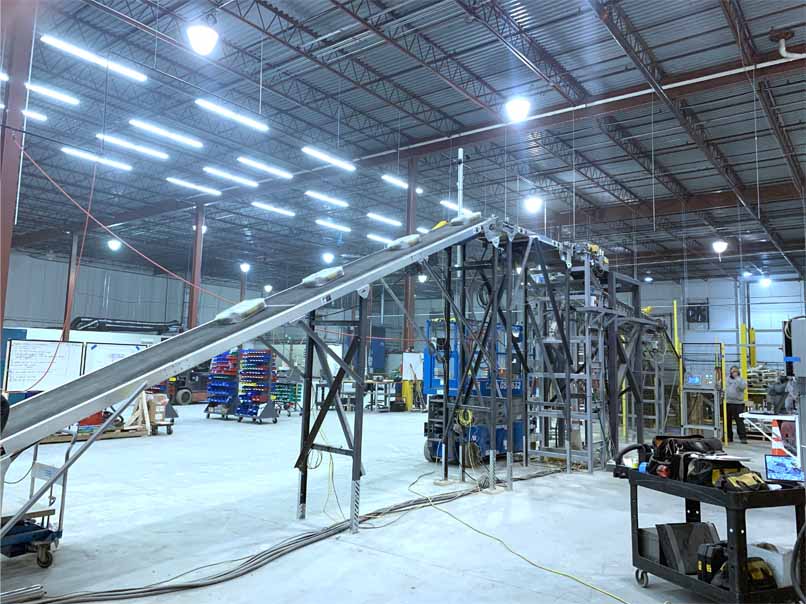 Accumulation conveyor, transition conveyor