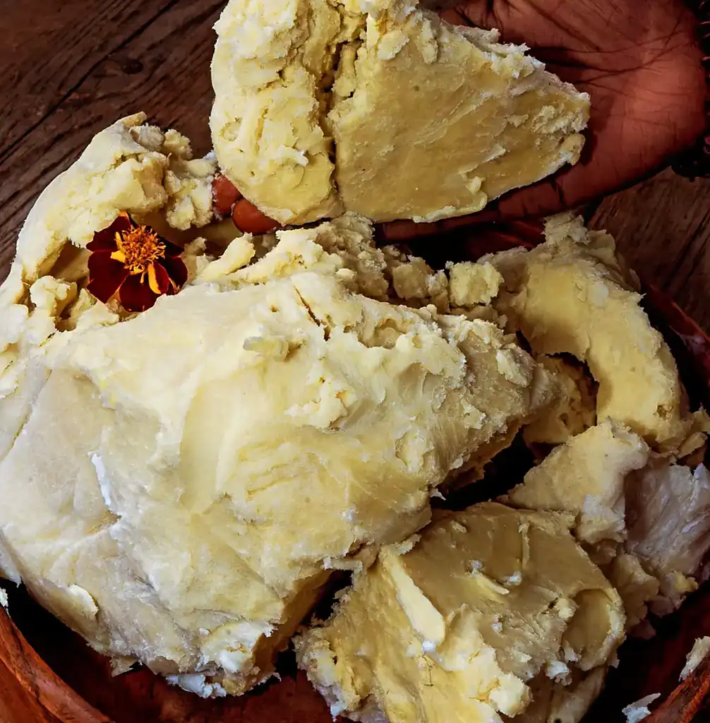 Raw sheasmör i närbild