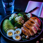 assortiment aliments pauvre en glucide sur table