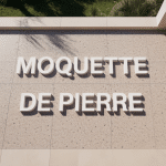 Moquette de pierre avantage et inconvénient sur terrasse contemporaine