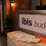 Etape hotel marseille : entrée d’hôtel ibis budget, Marseille, petit prix