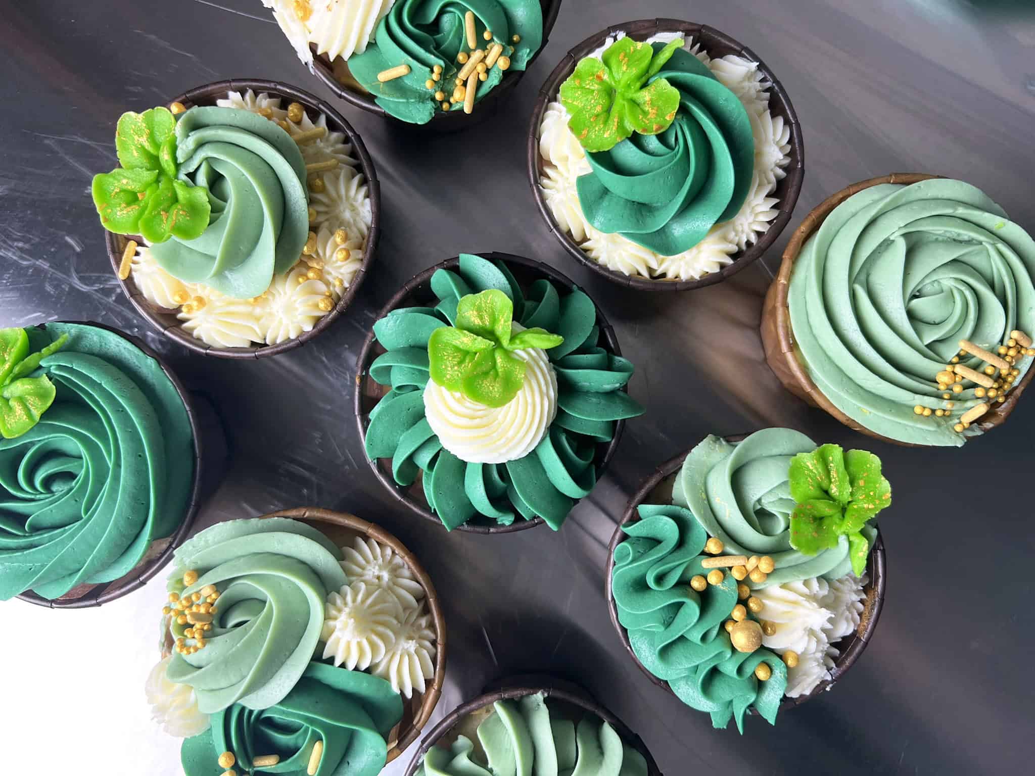St. Patrick&rsquo;s Day Cupcakes: Festive Green Buttercream & Gold Accents (Beginner-Friendly)