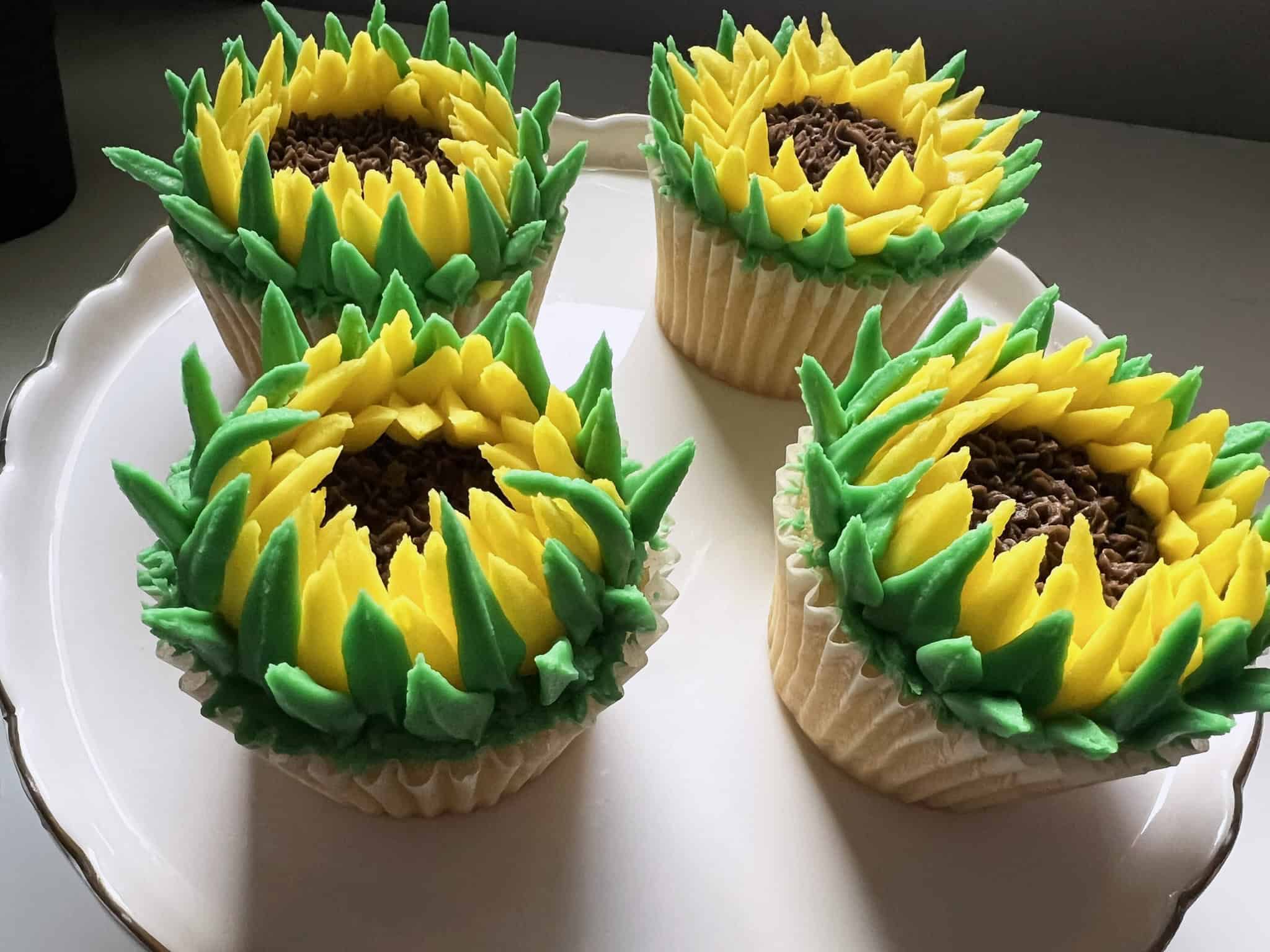 5 Easy Steps to Pipe Blooming Sunflower Cupcakes (Beginner-Friendly)