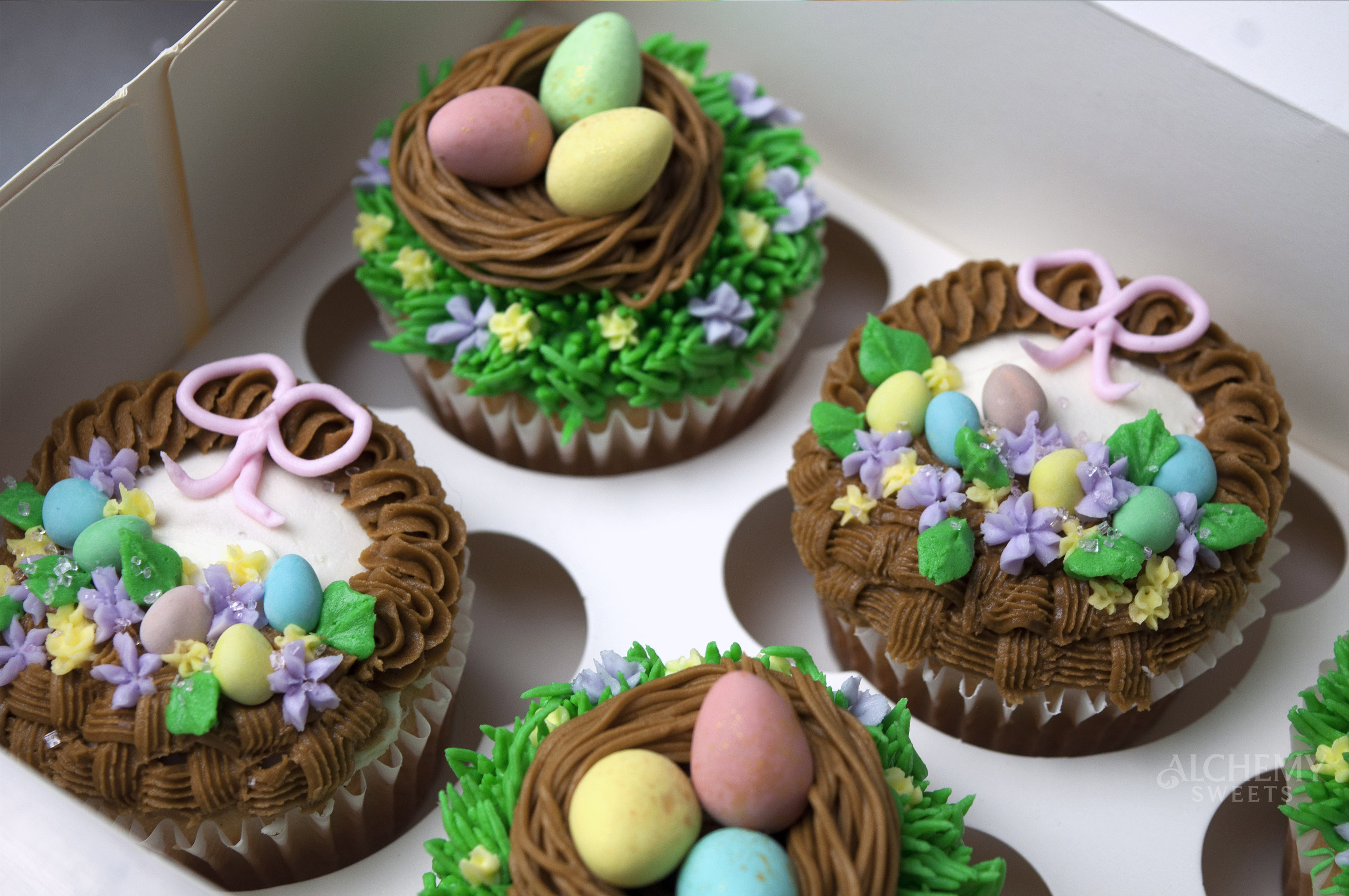 Three Ways to Decorate Easter Cupcakes