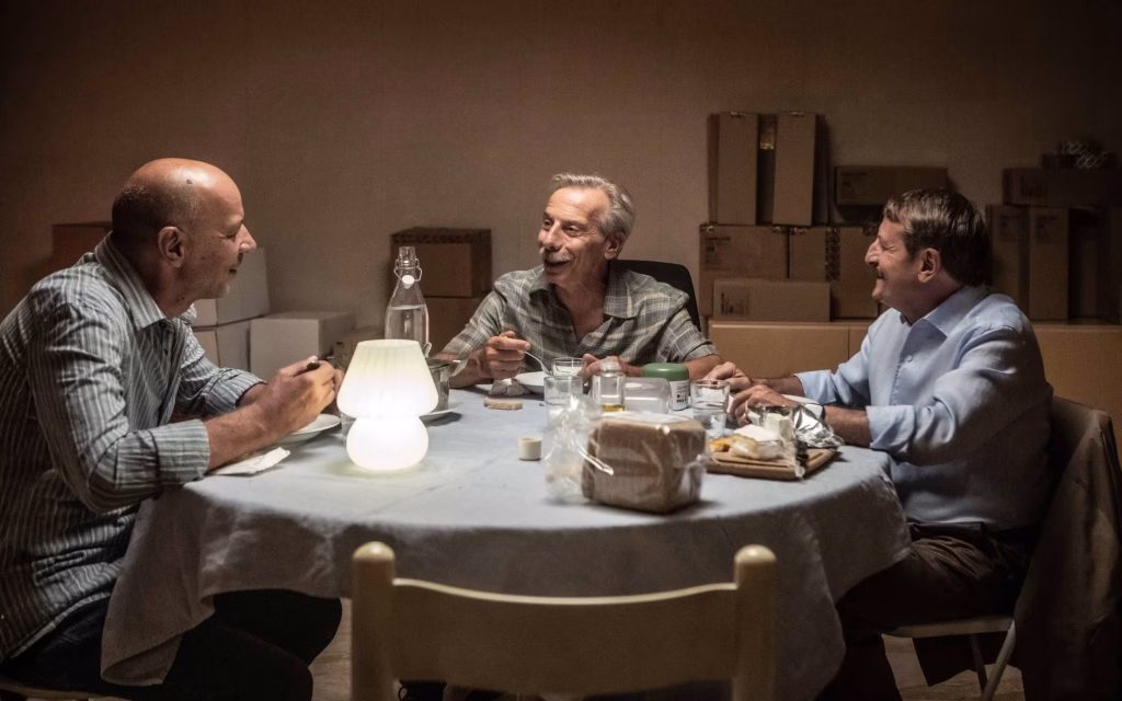 Aldo Giovanni e Giacomo nuovo film Magari un'altra volta, scena del cast a tavola