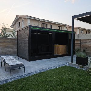 Cada ciubar acrilic cu design marmura, dotata cu aeromasaj si hidromasaj